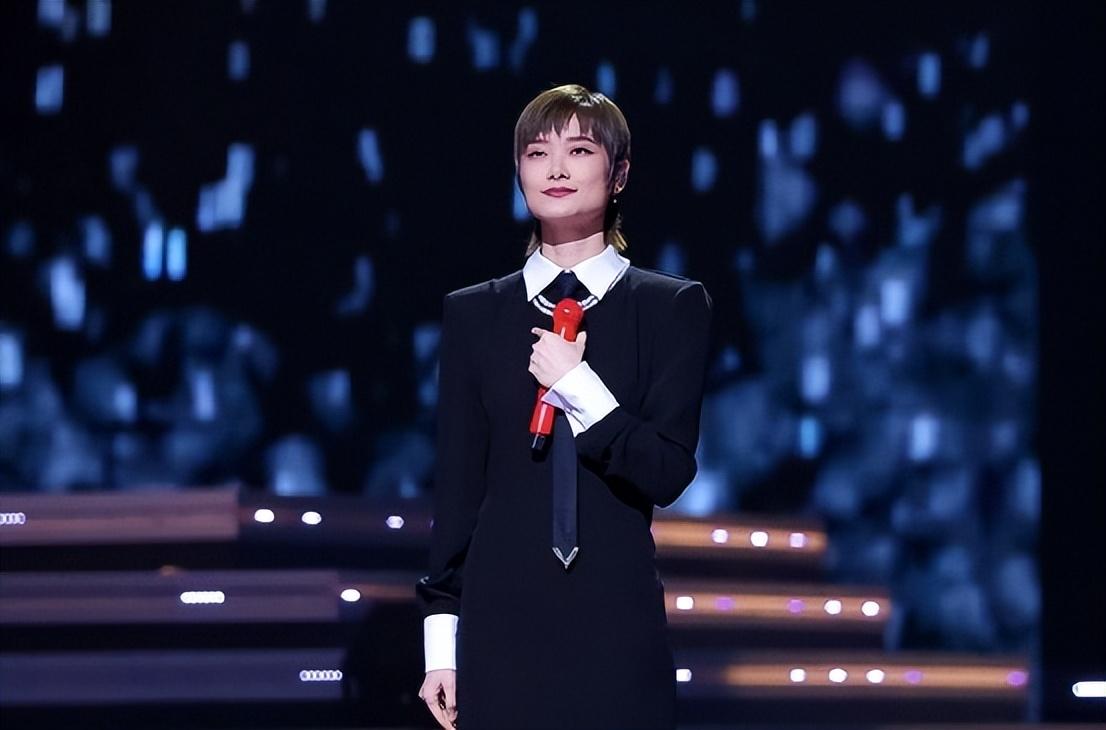 回顾以华晨宇和李宇春为首的混子歌手在香港这一夜现了原形