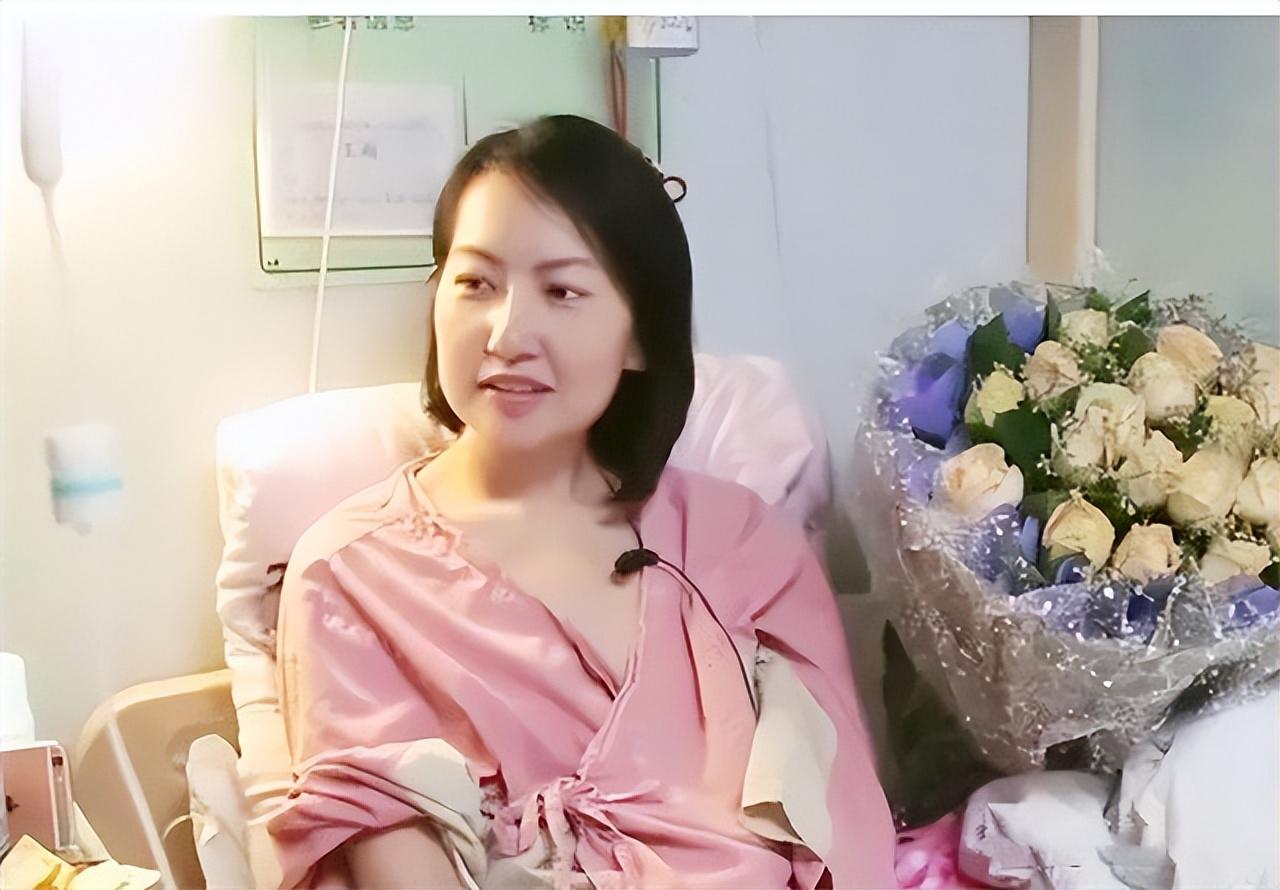 回顾患癌女孩为自己举办追悼会亲友哭成一片她笑怼憋回去