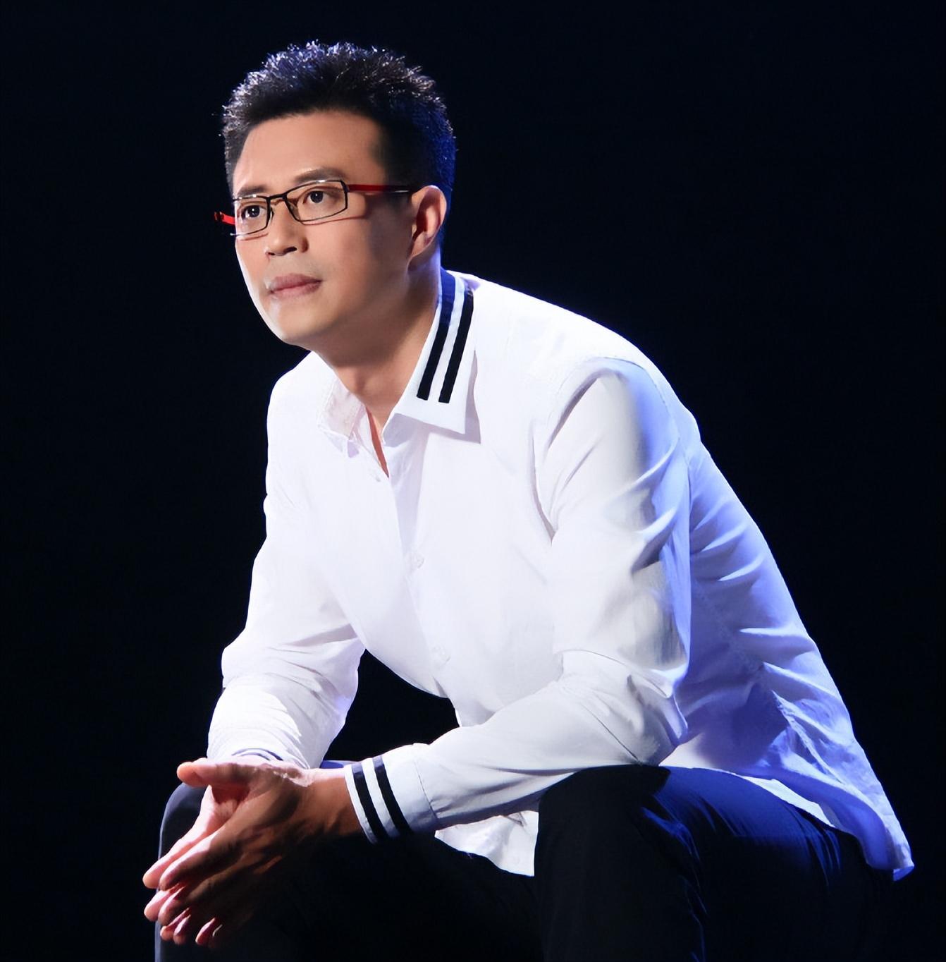 回顾主持白燕升娶瘫痪的残疾妻子婚后生一儿一女如今怎样了