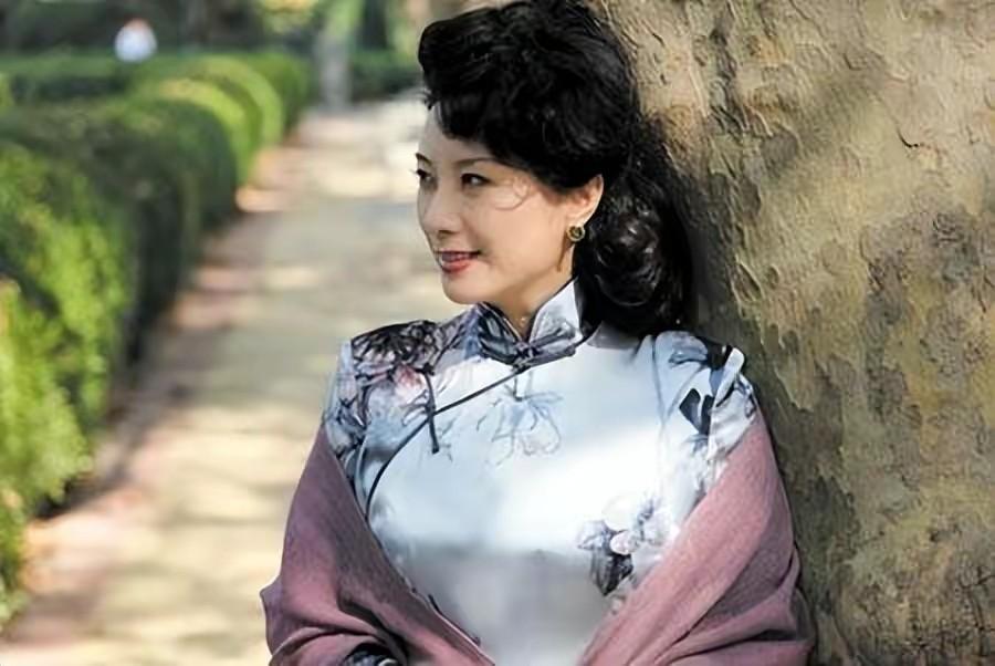 回顾王静长得漂亮演技好为人低调没绯闻60岁婚姻未知