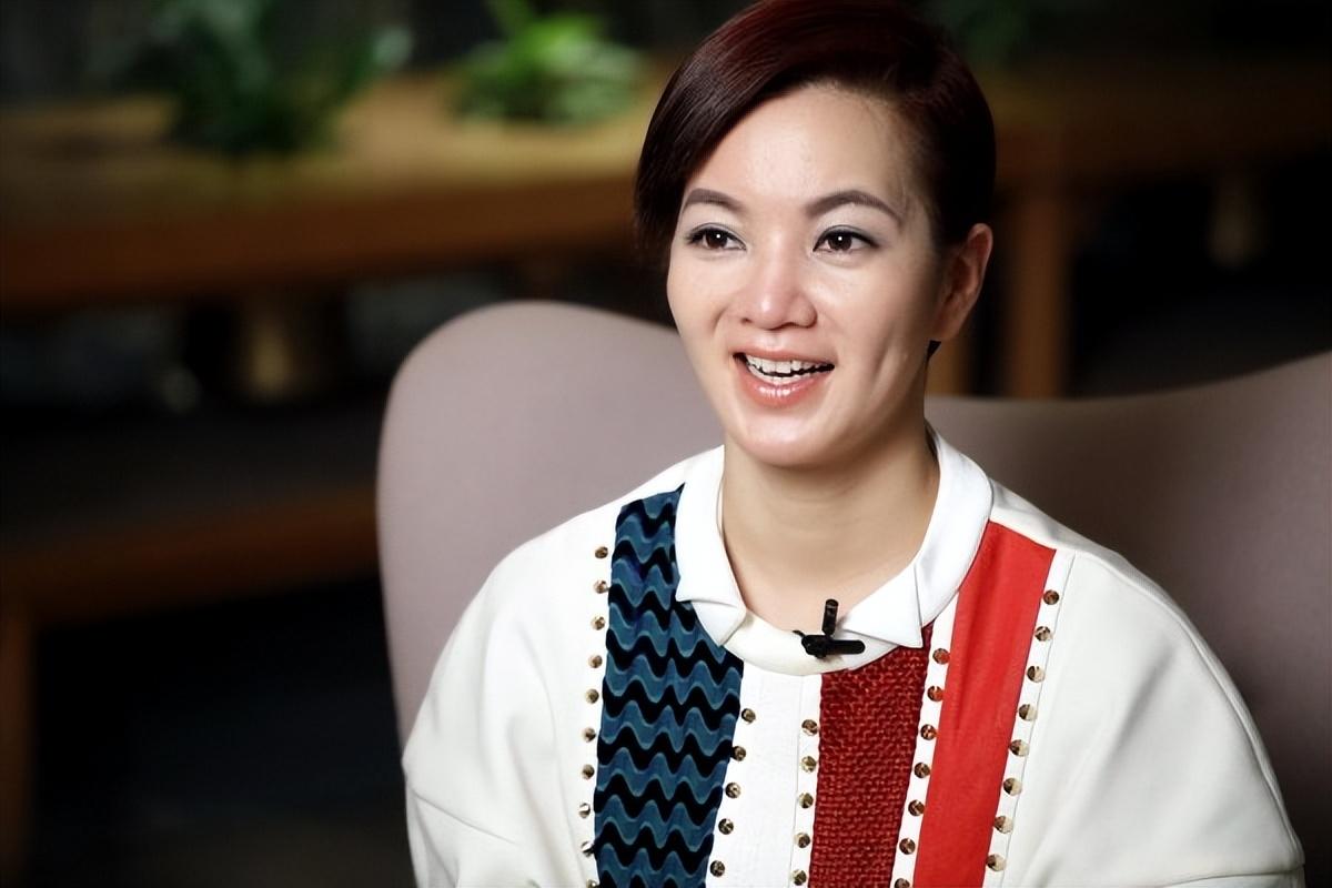 回顾阿雅嫁活佛老公住千万豪宅离开大小s的她终于成人生赢家