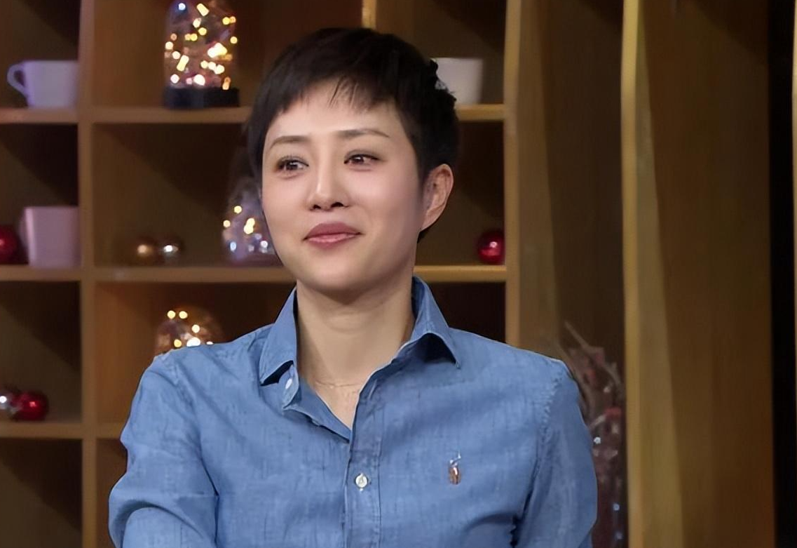 回顾张龄心和大12岁老师恋爱曾许诺不婚不孕如今她打自己的脸