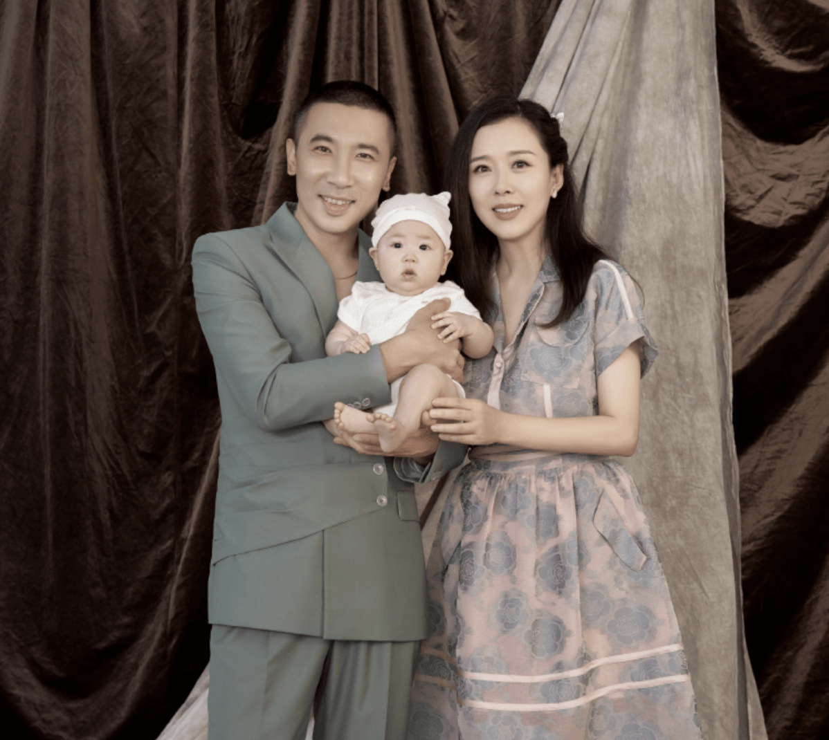 回顾演员颜丹晨我这辈子幸福的事情就是嫁给了小4岁的丈夫