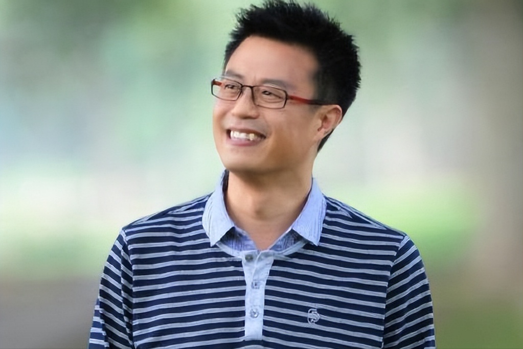 回顾主持白燕升娶瘫痪的残疾妻子婚后生一儿一女如今怎样了