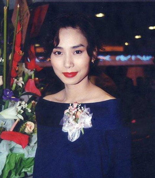 回顾邝美云当红时嫁吕良伟被感情所伤后从商风光的背后有泪水