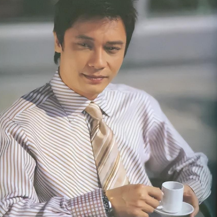 回顾罗嘉良抛弃相爱28年的发妻转身投入苏岩怀抱如今幸福吗