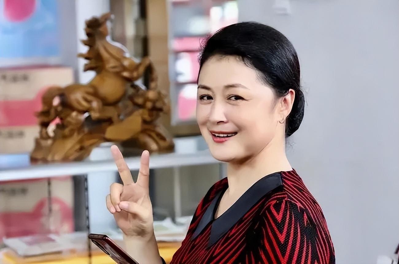 是《水浒传》里面的金翠莲.是《书剑恩仇录》里面的玉如意.