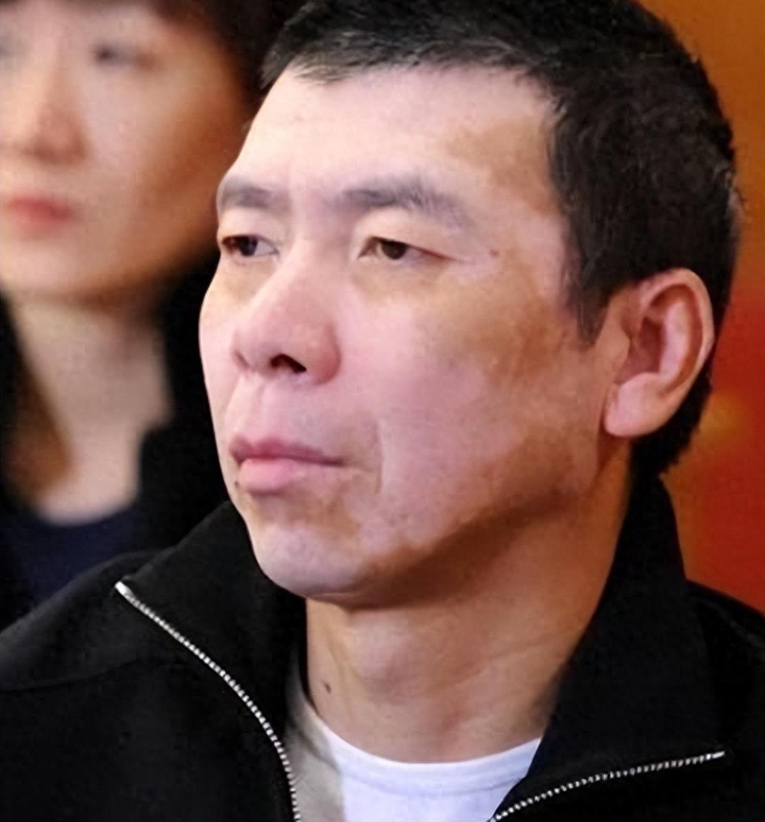 回顾冯小刚白癜风已经恶化0身价20亿却放弃治疗如今他怎么样了