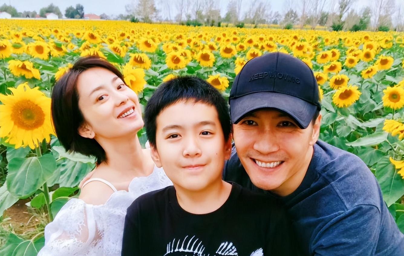 回顾谢润当红时嫁小丈夫生一子为爱息影回归家庭如今怎么样了