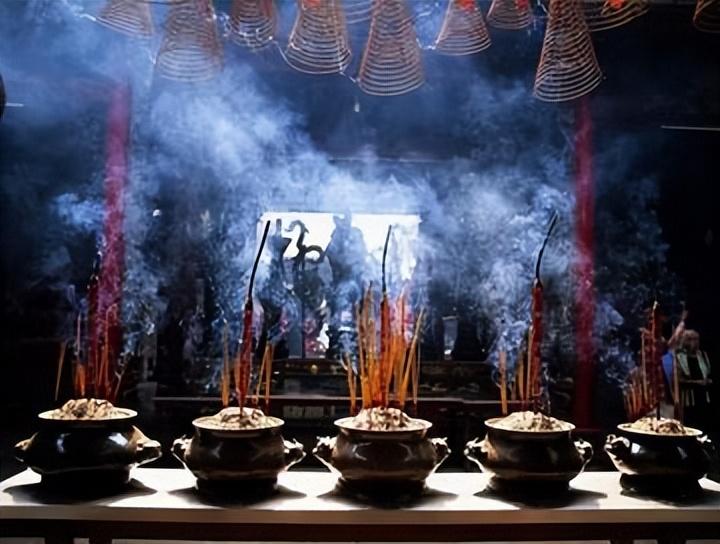 回顾烧香为何是三根每根分别代表什么传统文化我们一定要知道