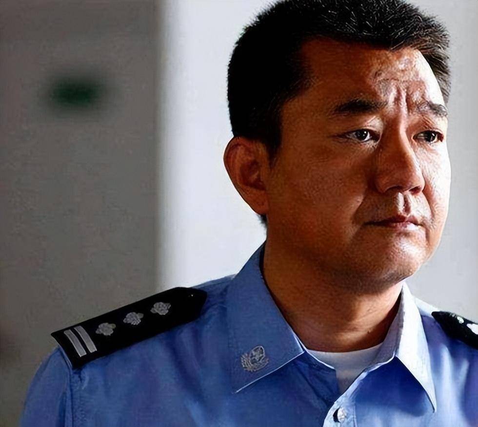 回顾董勇曾发誓不结婚却在45岁被嫂子逼婚娶小九岁娇妻