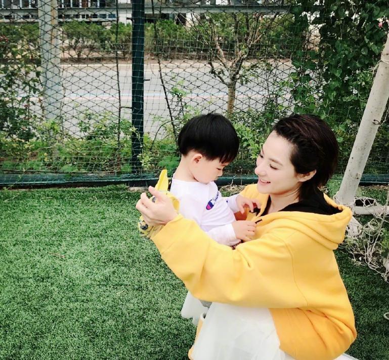 回顾体操皇后刘璇我的爱人陪在身边怀孕期间搬煤气罐也开心