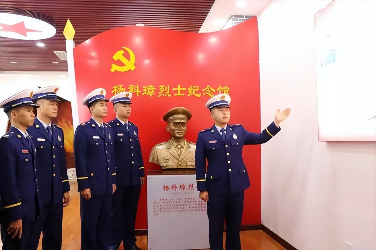 15年一广西消防员舍命救2岁女童僵硬倒地仍不松手享年27岁