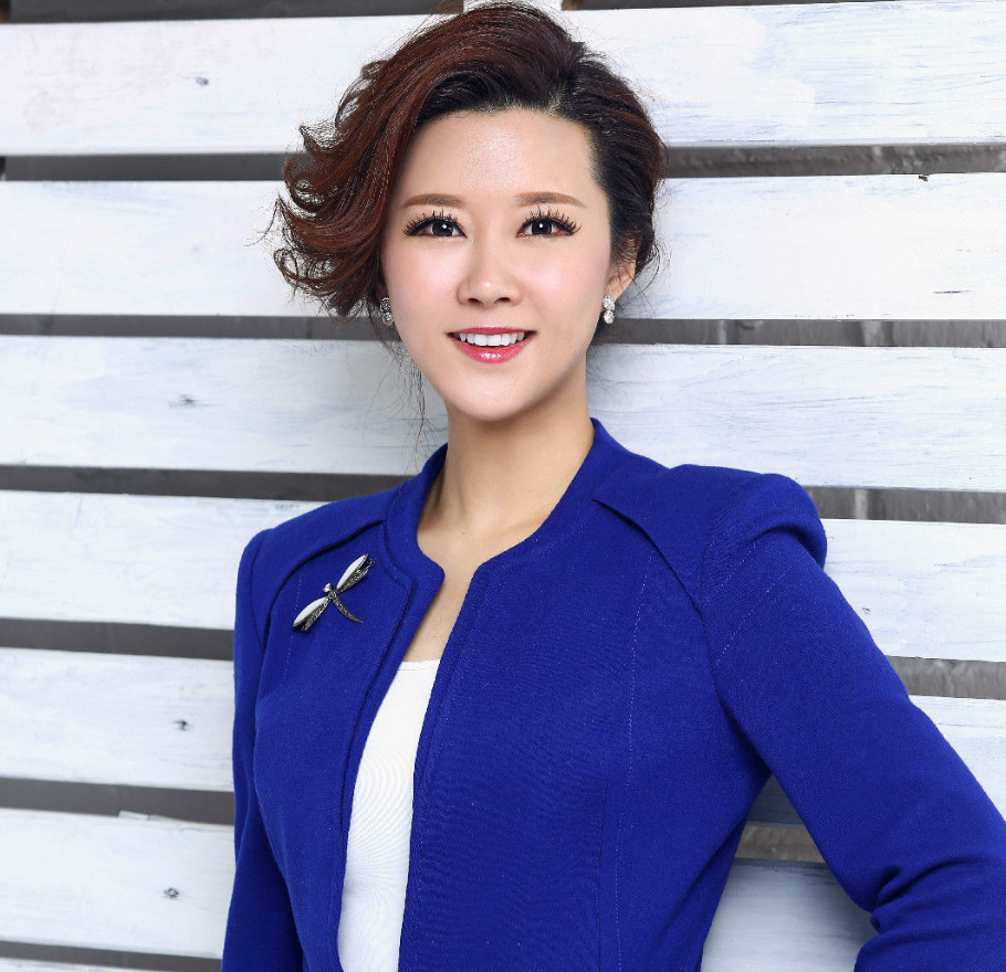 回顾主持人周婷嫁大30岁富豪丈夫离世后与继子争夺遗产