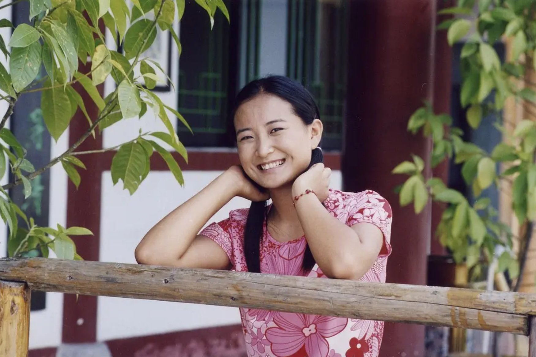 贾玲,原名贾裕玲1982年湖北襄阳的一个普通工人家庭