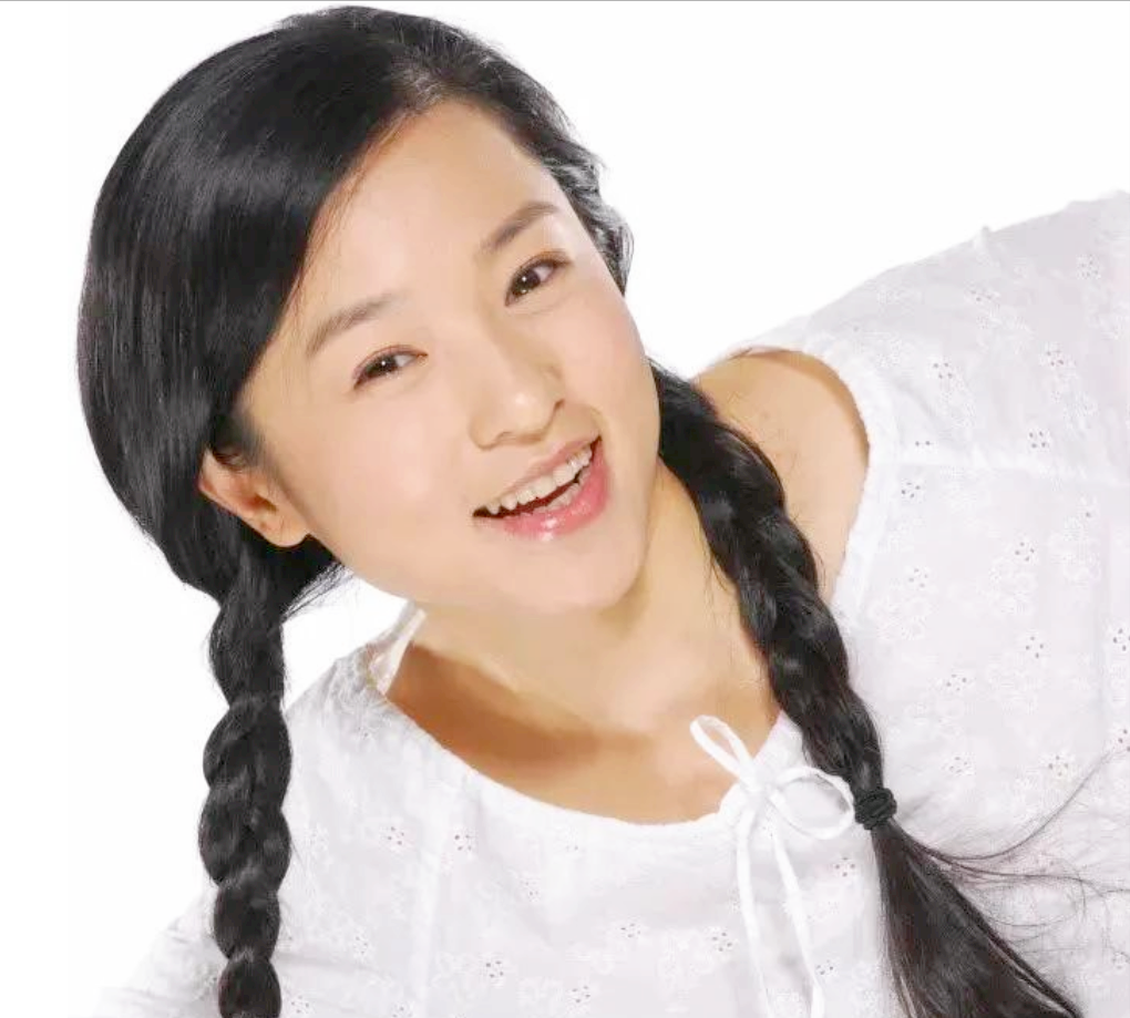 回顾魏小军:40岁走红,45岁"消失",如今新身份露面惊艳众人