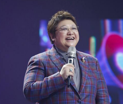 回顾主持张越巅峰时两次辞职只拿低保韩红为何还将她视为恩人