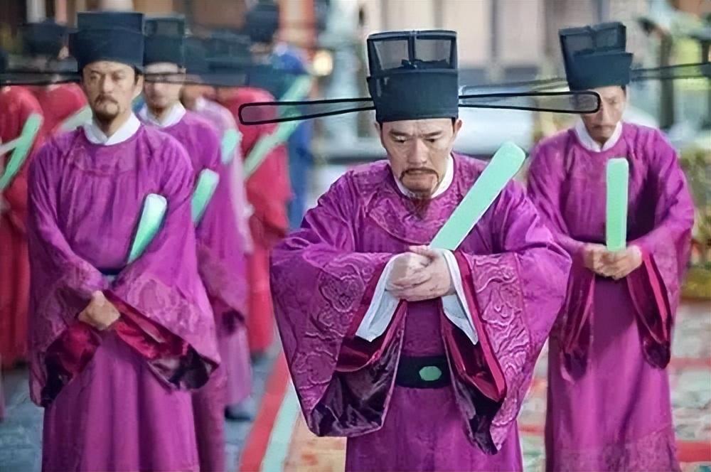 读过历史大概都知道一直伴随着宋朝的三个毛病,冗兵,冗官,冗费.