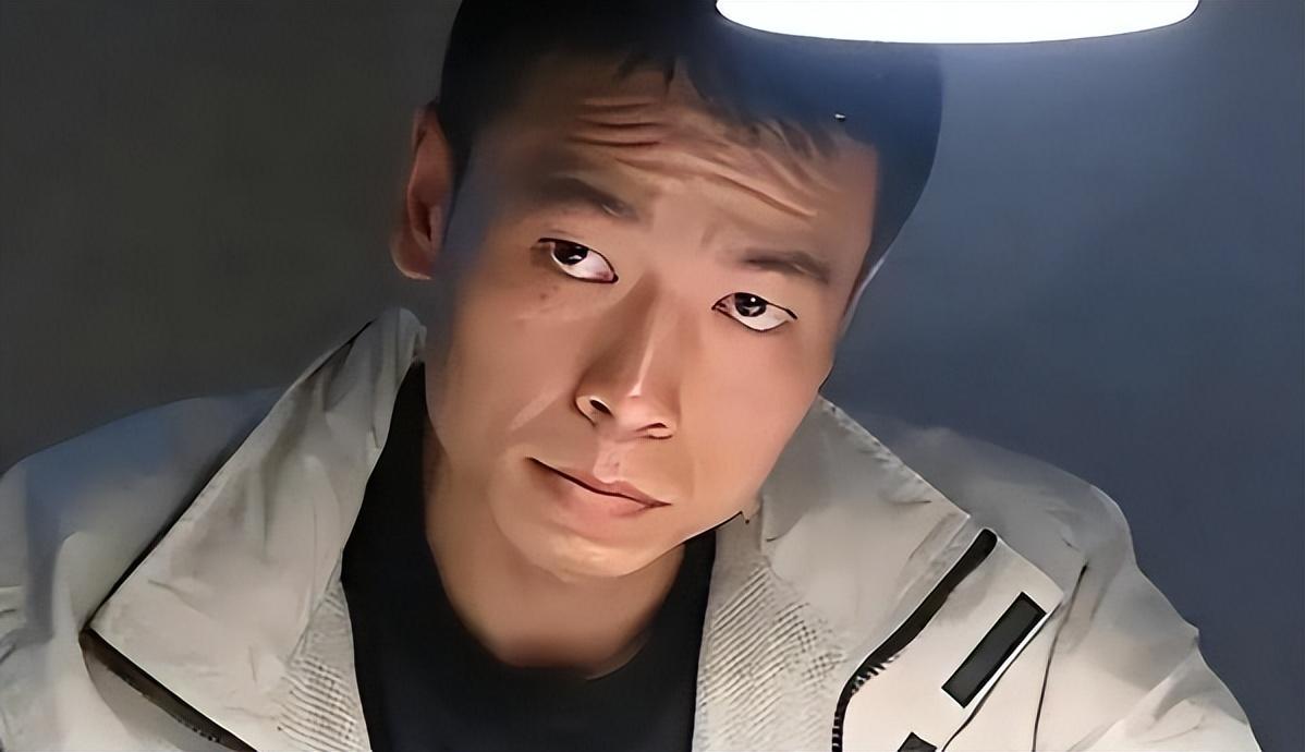 回顾王挺7岁被父亲抛弃20岁为父亲还千万债51岁才娶妻生子