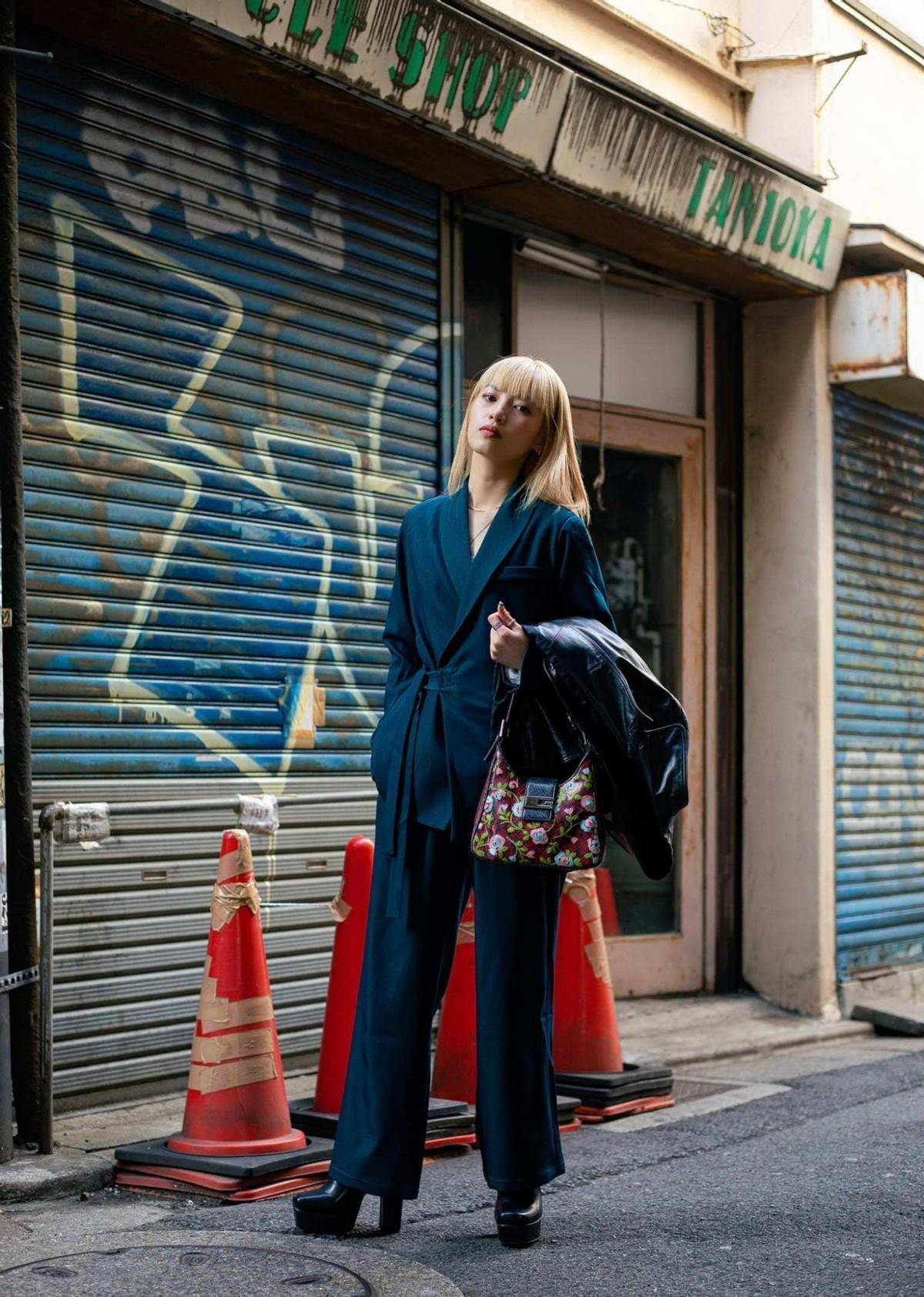 日本街头穿搭图鉴,素人男女看着都很时髦,这些穿搭照搬都行