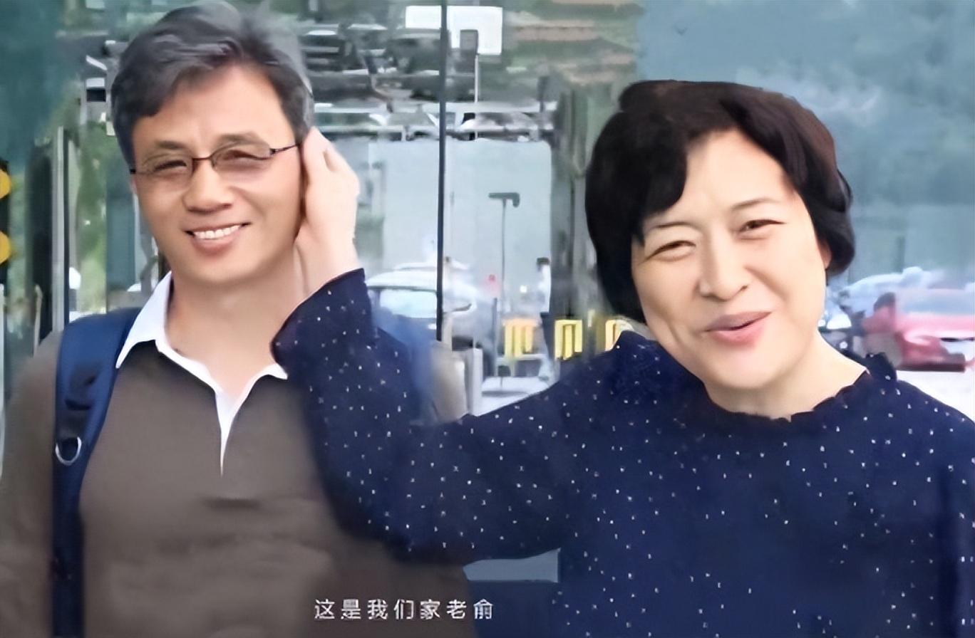 回顾演员许娣与初恋老公恩爱41年生一子拍戏挣的钱全都给他