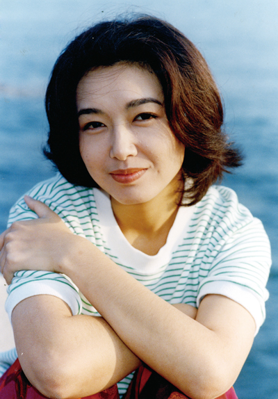 回顾江珊的女儿高亦心父亲高曙光再婚后我成为妈妈的避风港