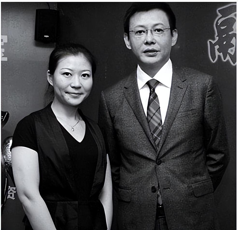 三届春晚的主持人,曾当选"全国十佳主持人",在央视的人气仅次于赵忠祥