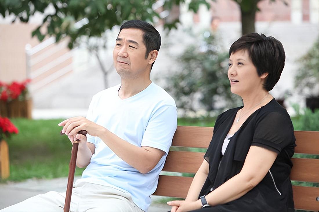 回顾张国立罗秀春离婚35年他再婚有烦恼她至今单身牵挂儿子