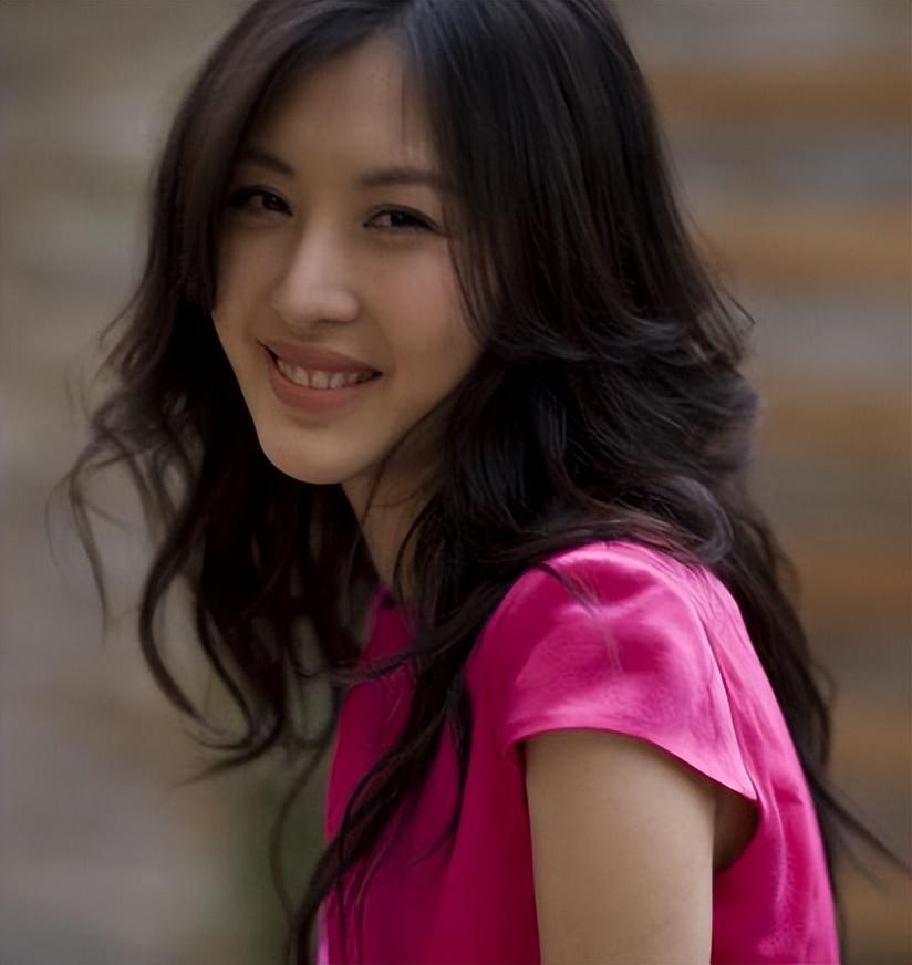 立志当演员的田朴珺入行第一个机会就是和梁家辉合作《神勇铁金刚》