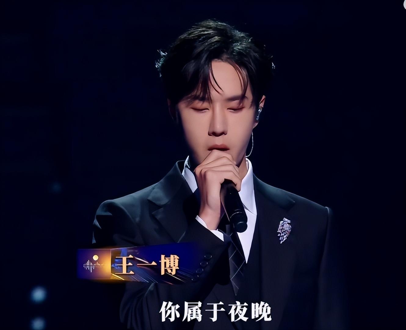 回顾以华晨宇和李宇春为首的混子歌手在香港这一夜现了原形