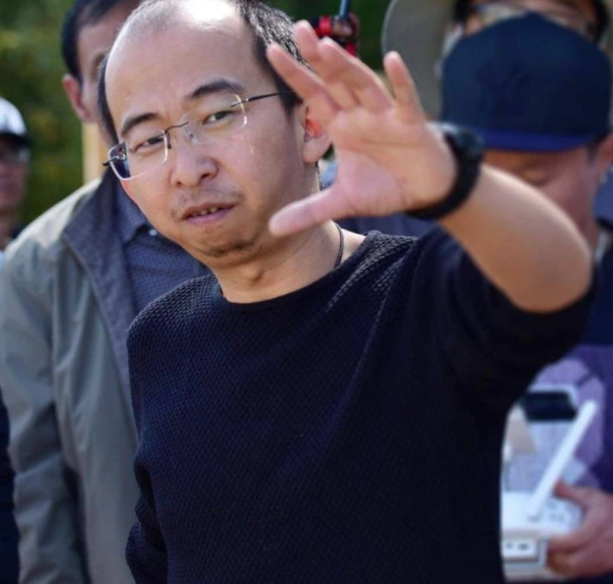 回顾巨兴茂:从无名丑角到名导,娶漂亮妻子苦尽甘来,是我哥改变我