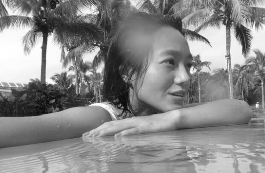 回顾朱丹父亲去世母亲改嫁在惶恐中成长好在继父给我所有的爱