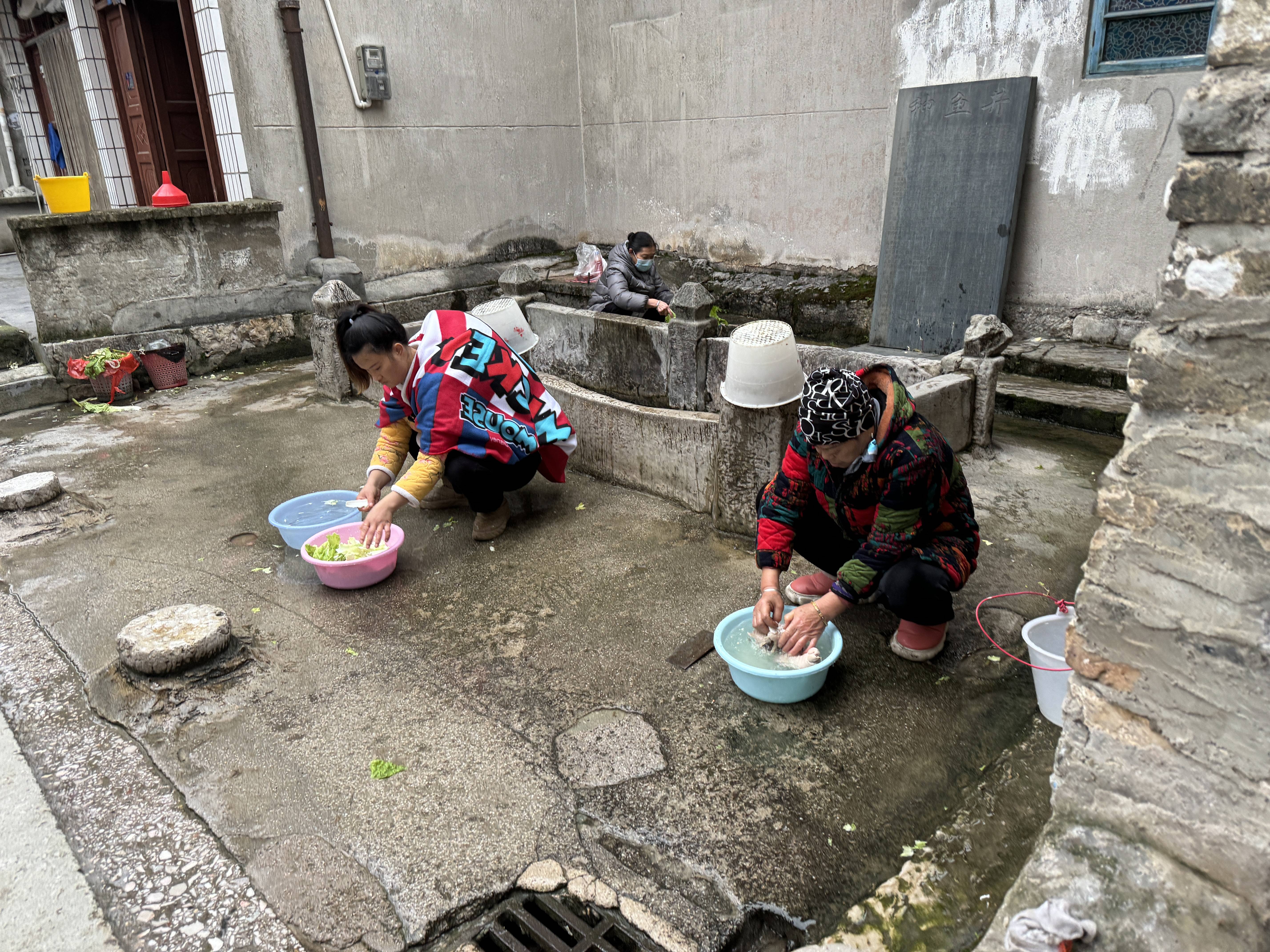 神鱼井黎平县志记载,黎平城区原本有72口古井,供养全城居民,直至1986