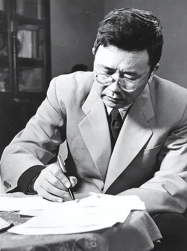 1943年,日军更换电报密码,我国情报人员去求助华罗庚