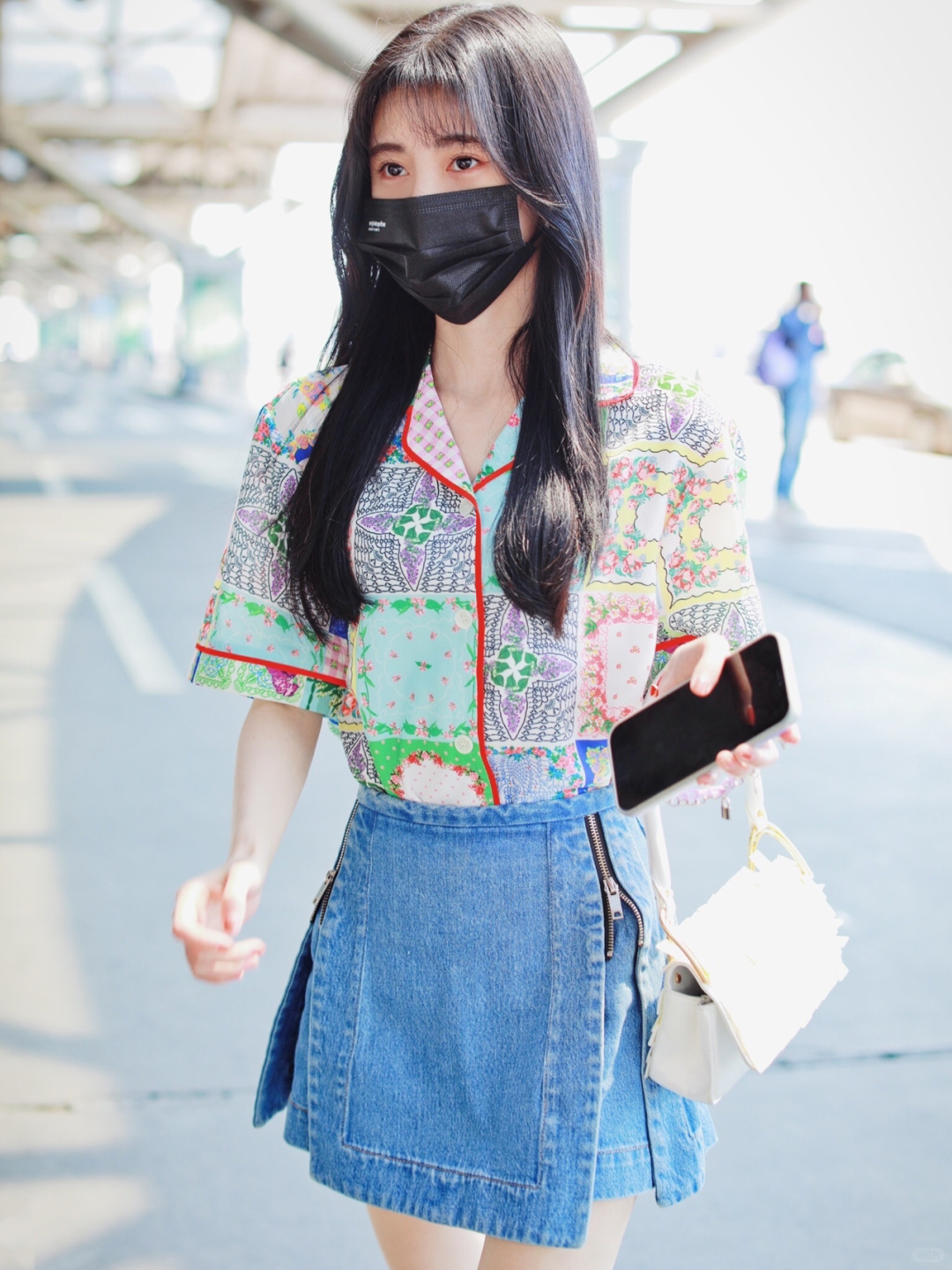 哇塞,我看到鞠婧祎今天的机场私服穿搭啦!