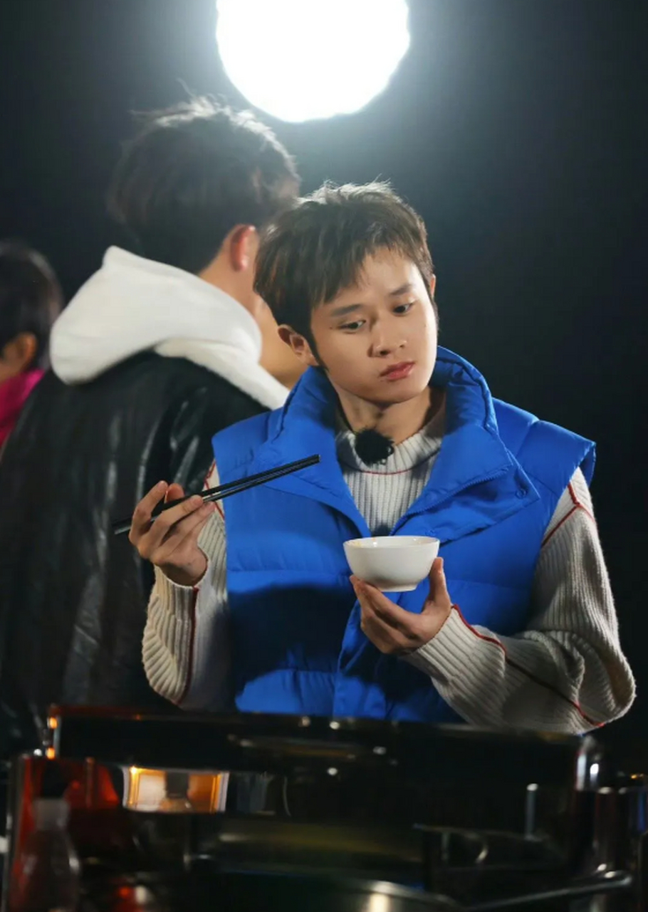 3月25日,脱口秀演员王勉因形象大变而备受关注