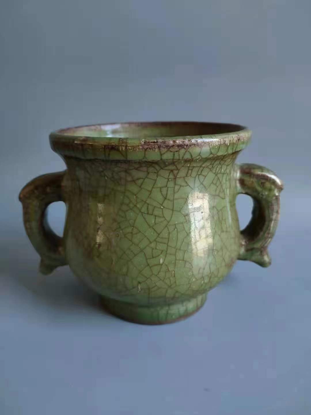 5cm高8cm  宋代哥窑青釉开片蚰耳香炉一款历经千年沧桑的古玩艺术