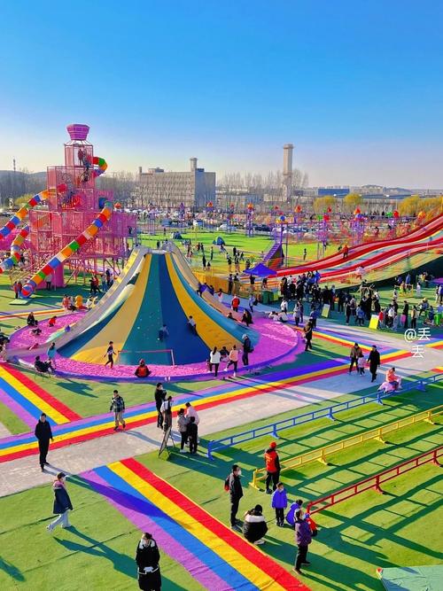 位于宝鸡市蟠龙新区的蟠龙欢乐世界,是一个非常值得带孩子去玩的地方.