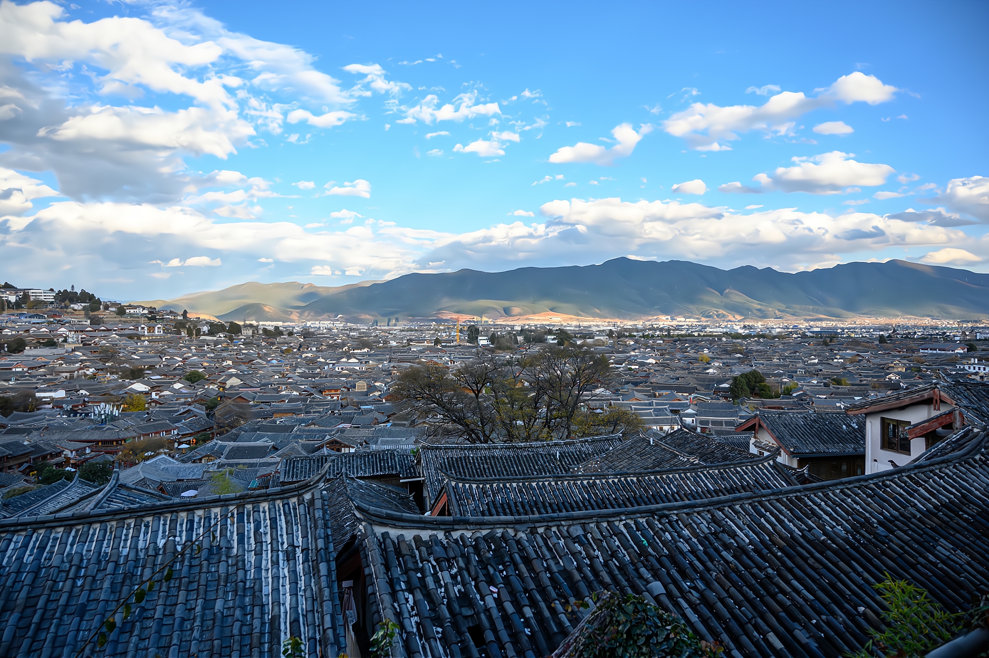 一丽江古城丽江古城,又名大研镇,坐落在丽