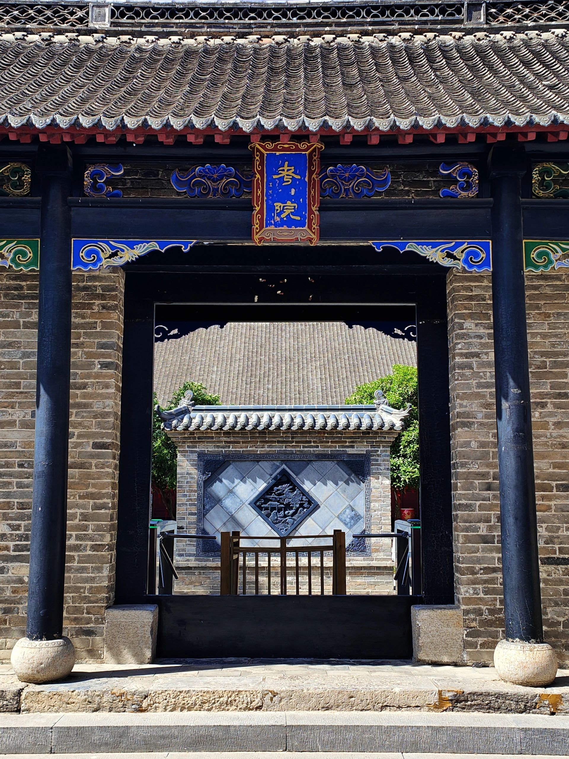 郑韩故城位于河南省新郑市,是春秋战国时期郑国和韩国的都城遗址.