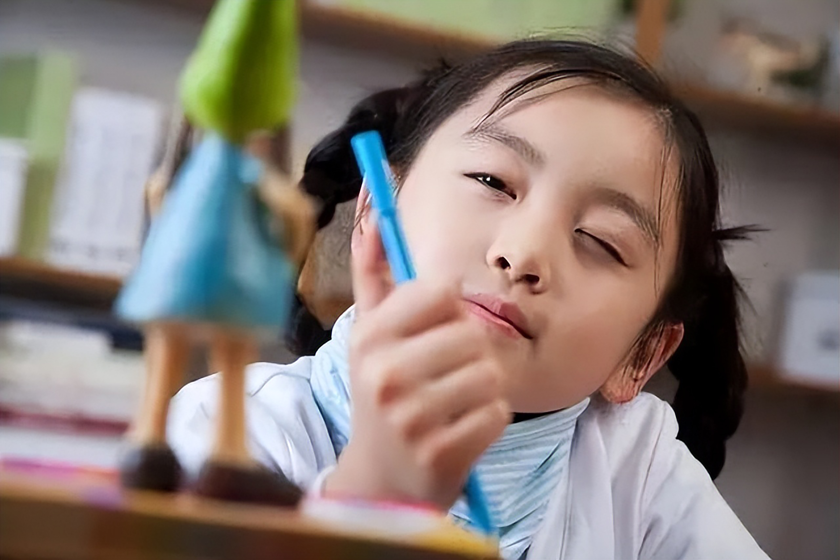 让孩子自己做儿童进步特长的孩子图片自信的孩子孩子积极发言照片