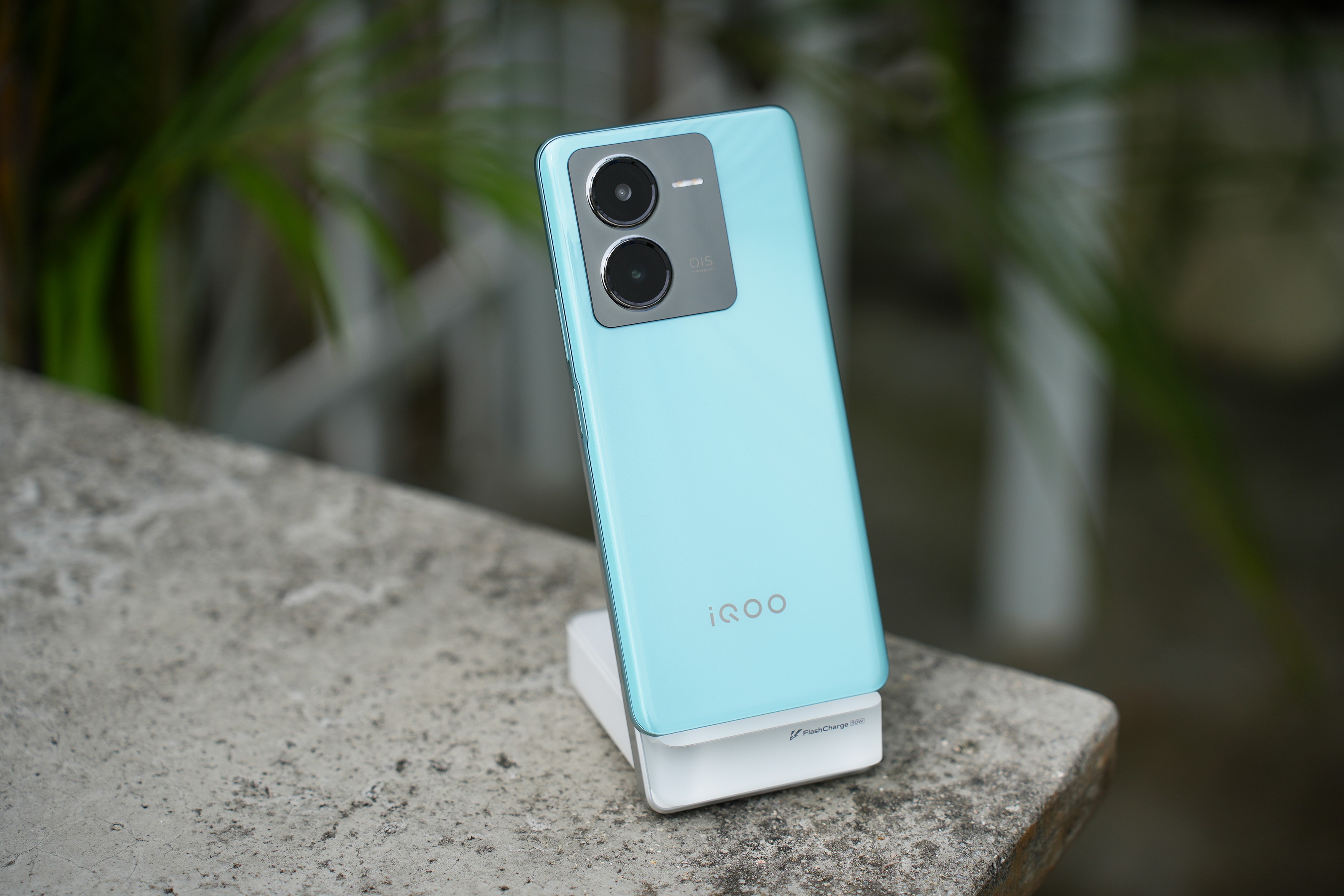 千元机怎么选?天玑8200 120w闪充,起步价竟才1399,敢硬刚红米