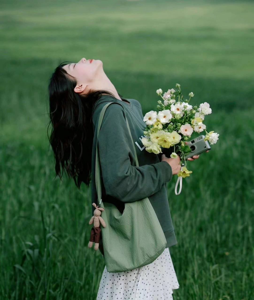 小清新女生背影头像,需要的点赞拿图哟#女生必看# #头像# #壁纸