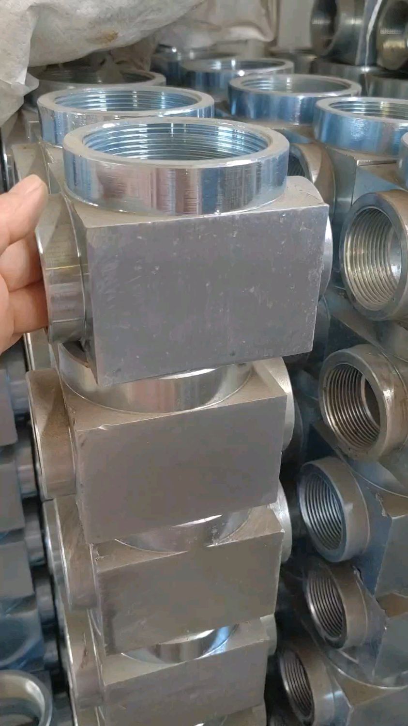 消防高压气体灭火管件三通介绍-度小视