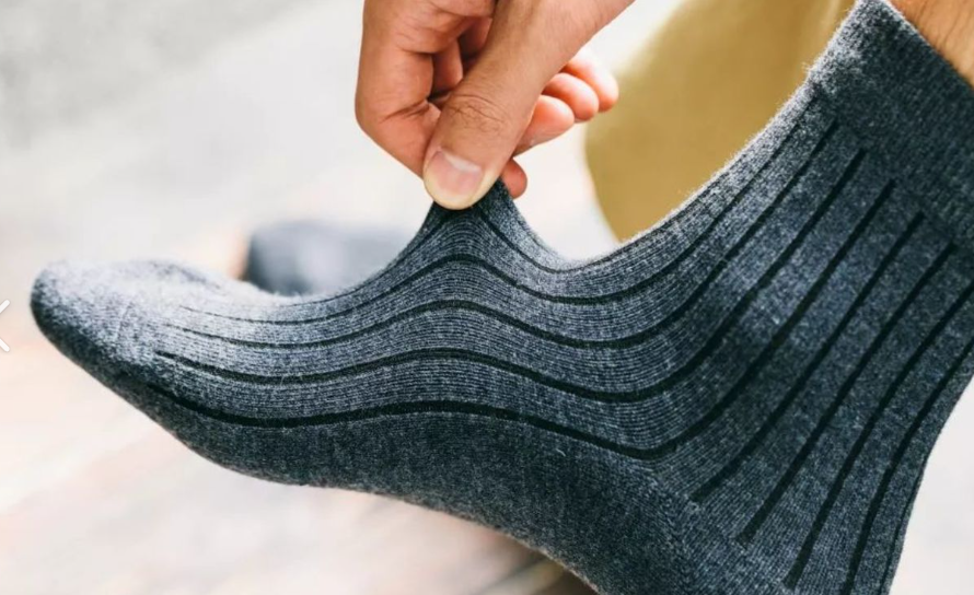 男子闻臭袜子后肺部感染!医生:真的别闻