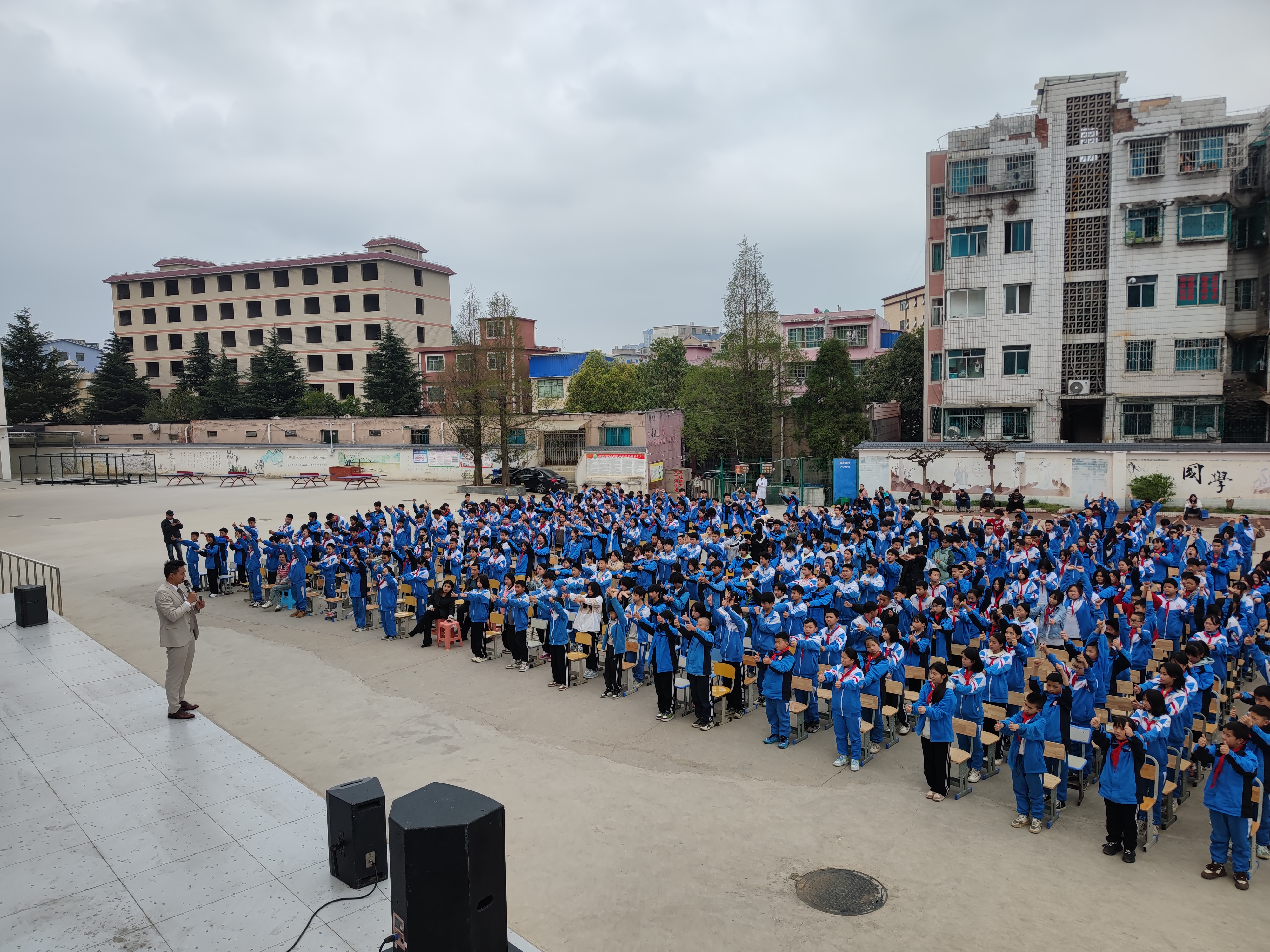 观山湖金华中学邀请宇涵老师举行感恩励志演讲
