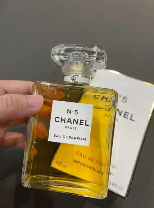 香奈儿5号买浓香还是淡香?