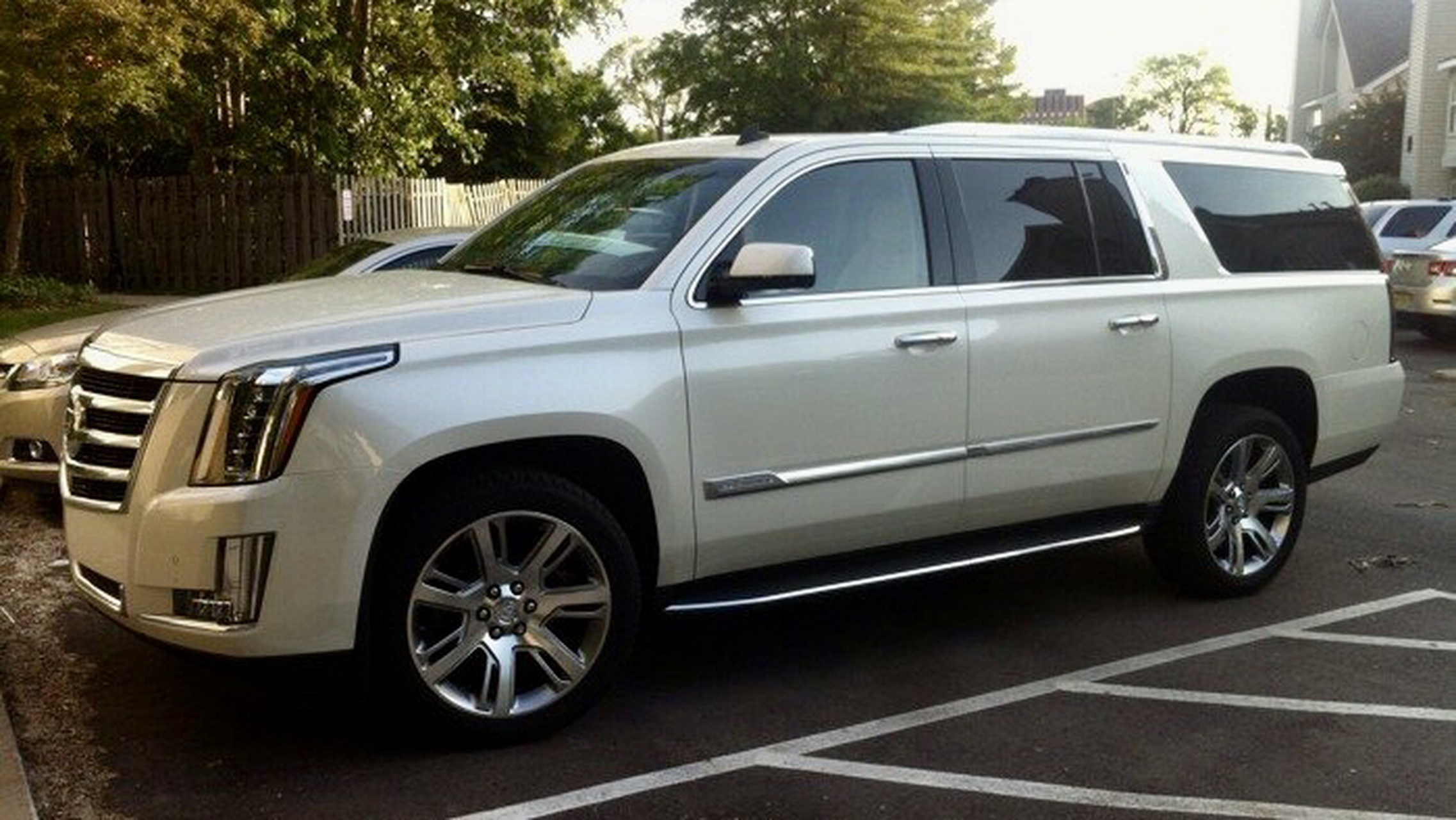 老款加长版凯迪拉克凯雷德,外观霸气唯美之极!