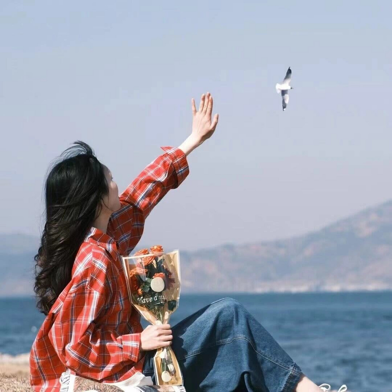小清新女生背影头像,需要的点赞拿图哟#女生必看# #头像# #壁纸