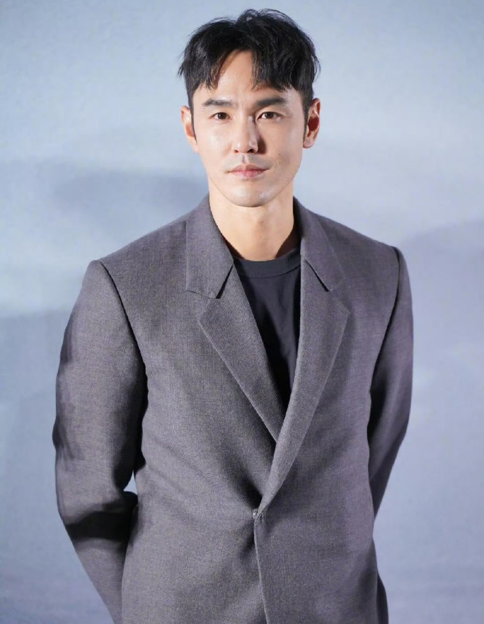 网友把阮经天p成女生,很有女高层的范.